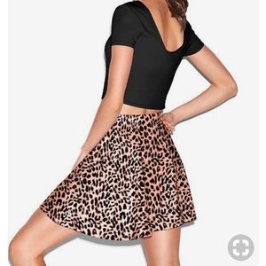 ⭐️HP⭐️2/$20 PINK leopard print skirt VS